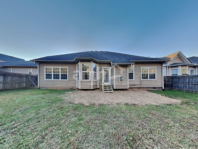 Building Photo - 824 Daybreak Dr