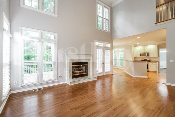 Building Photo - 5386 Beechmont Dr