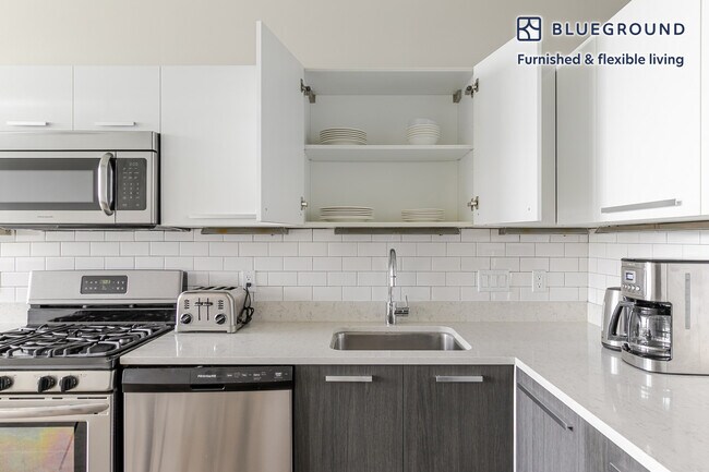 Building Photo - 1313 W Randolph St
