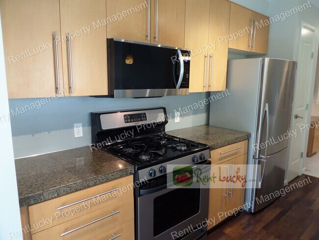 Building Photo - GORGEOUS & LARGE 1-Bedroom Unit w/Office N...