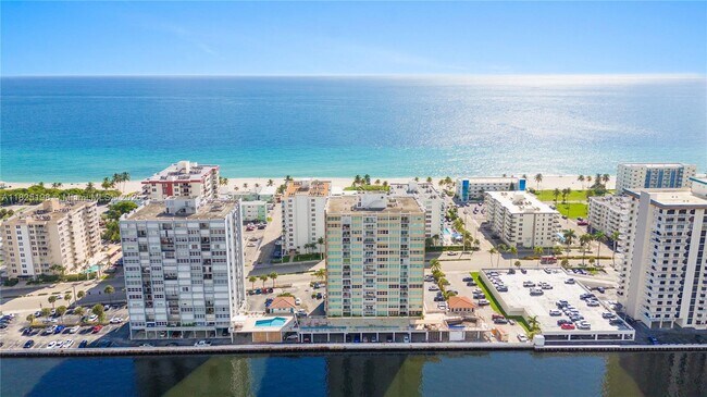 Building Photo - 1410 S Ocean Dr