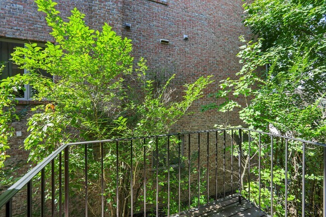 Building Photo - 2413 Hammett Ave