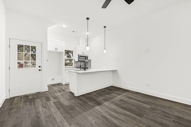 Building Photo - 106 Armstrong St