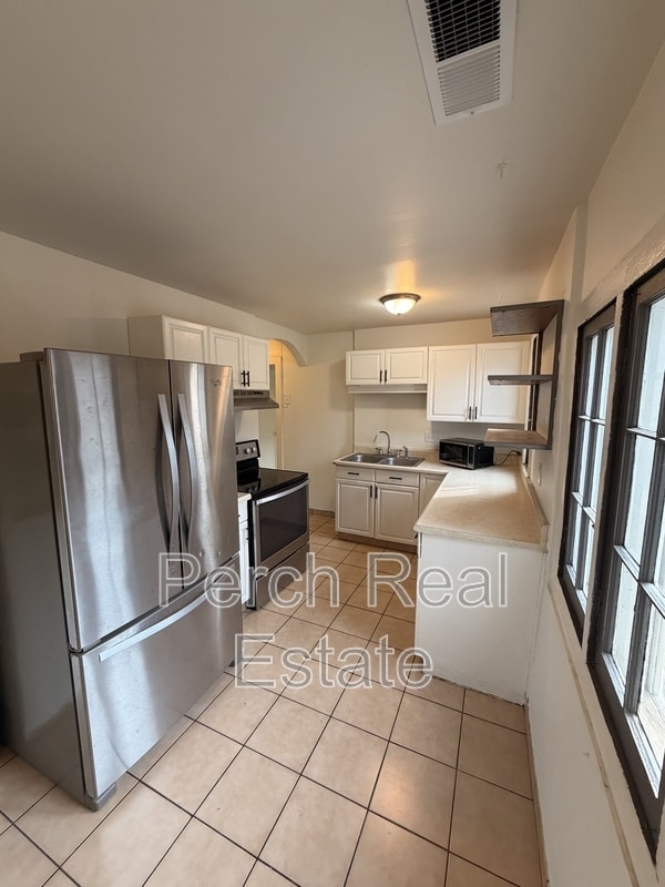 Building Photo - 107 S Kendall St