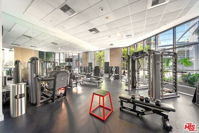 Building Photo - 801 S Grand Ave