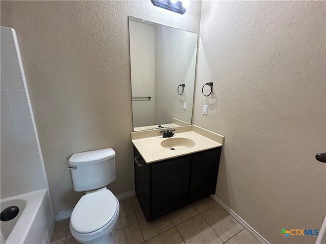 Building Photo - 502 Creekside Cir
