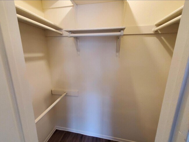 Building Photo - 1109 Hyridge St