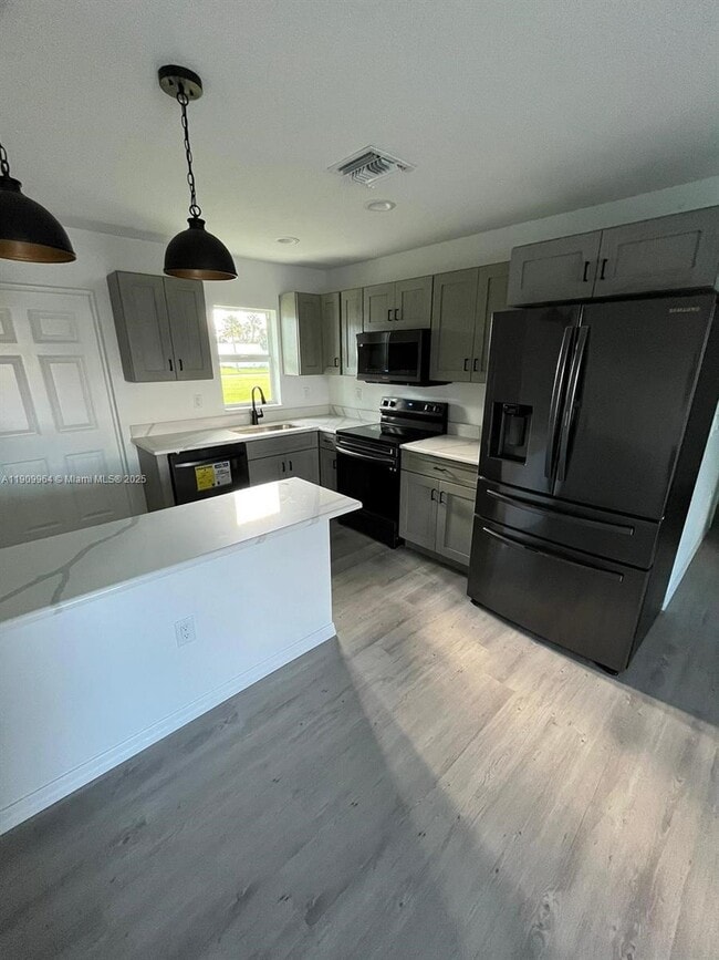 Building Photo - 5218 SE 43rd St