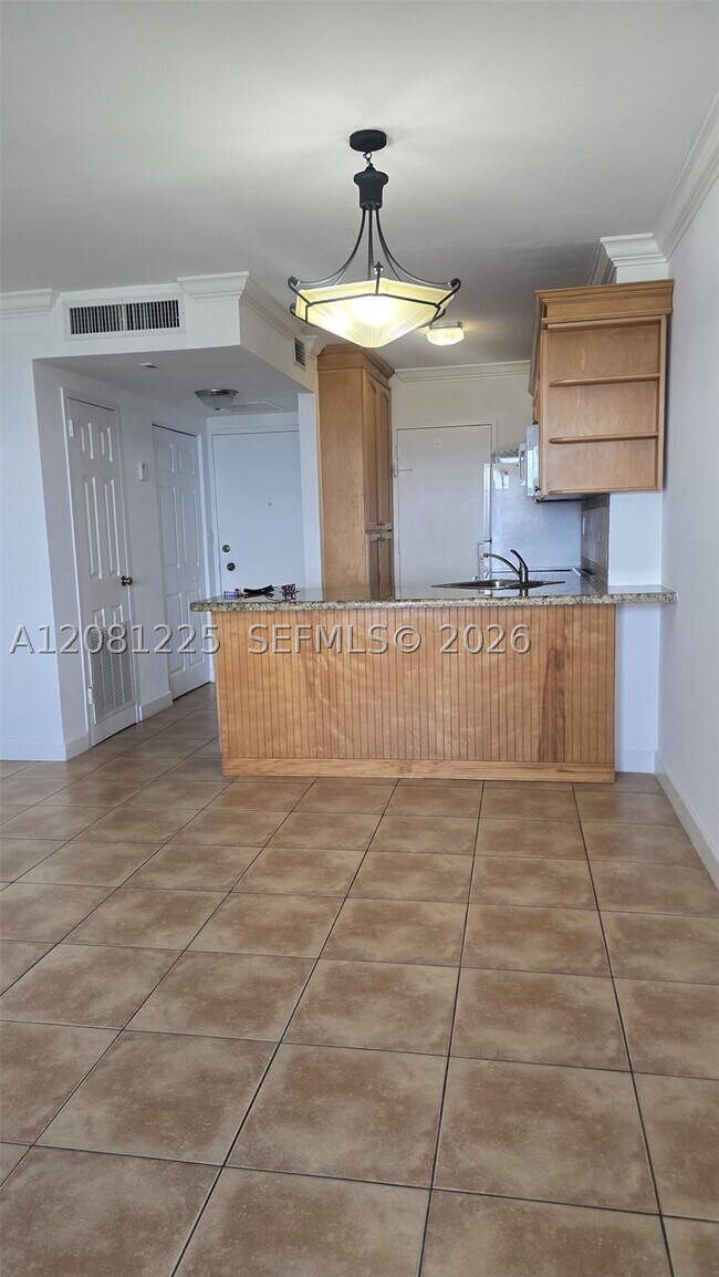 Building Photo - 2899 Collins Ave