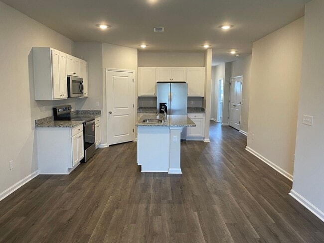 Building Photo - 3600 Whaley Wy