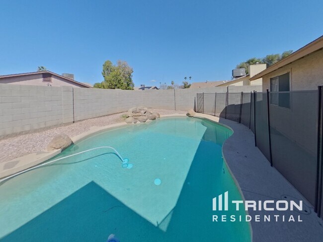 Building Photo - 1618 W Palomino Dr