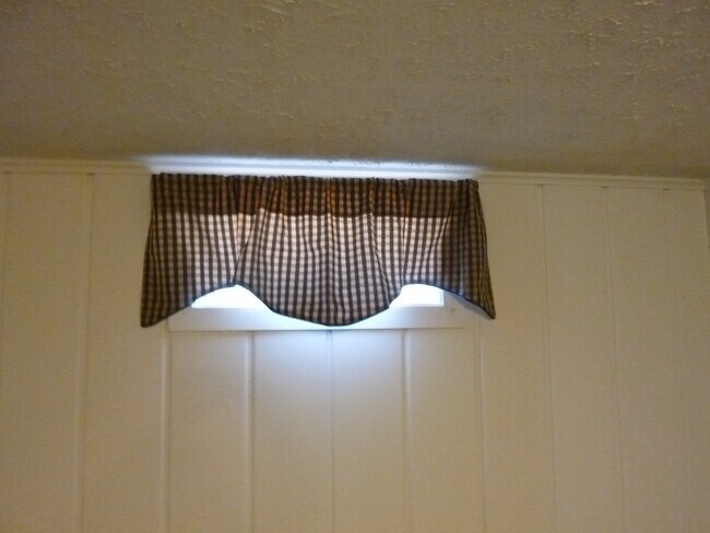 Building Photo - 1211 W Dalke Ave