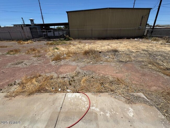 Building Photo - 1331 E Pueblo Ave