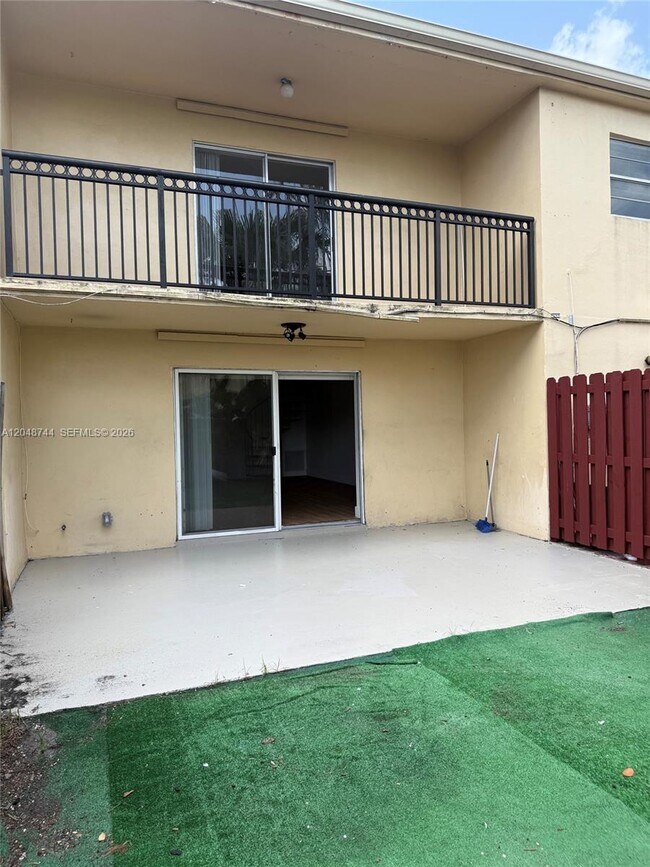 Building Photo - 6631 SW 41st Pl