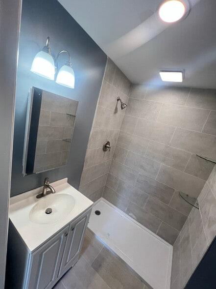 Building Photo - 809 N Harrison St