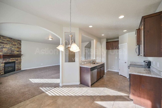 Building Photo - 4088 E Oakland Hills Dr