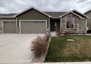 Building Photo - Elegant 3 Bedroom 2.5 Bathroom Home