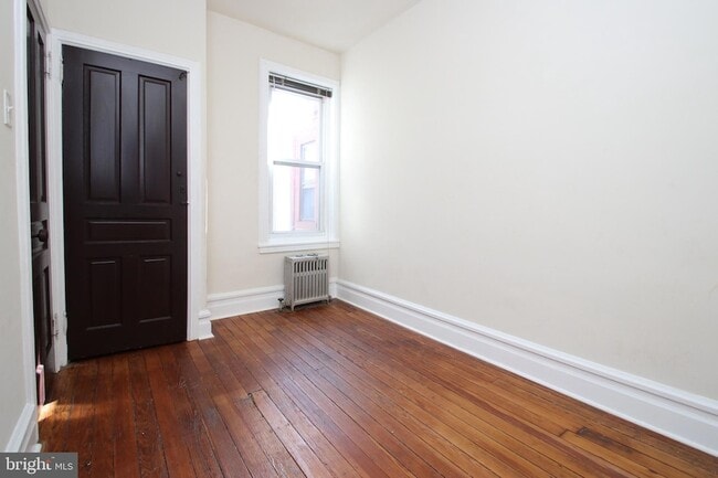 Building Photo - 832 Mercer St
