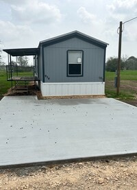 Building Photo - 934 N Lake Ave