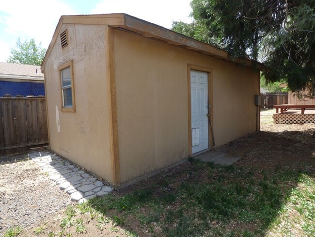 Building Photo - 3 Bedroom 1 Bath Home