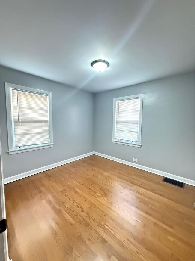 Building Photo - 7529 W Rosedale Ave