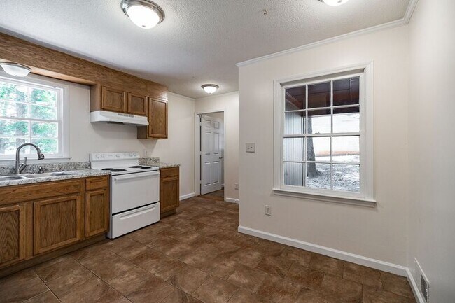 Building Photo - 170 Garnett Ridge Dr