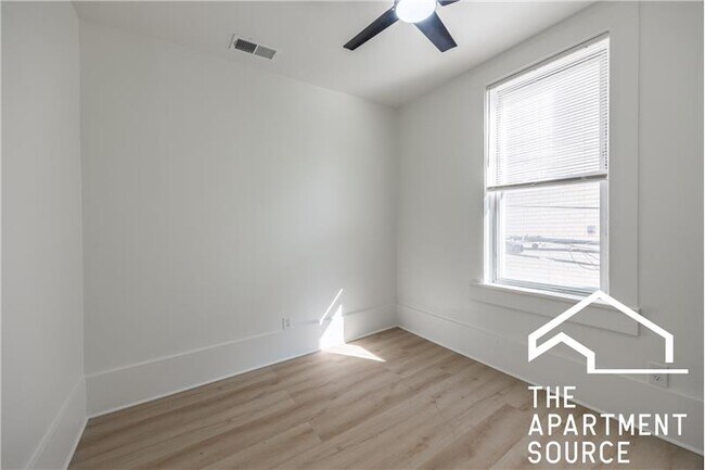 Building Photo - 2301 N Leavitt St