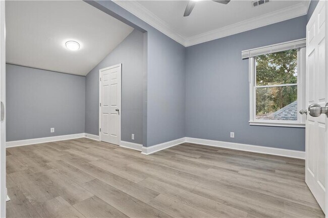 Building Photo - 325 Holderness St SW