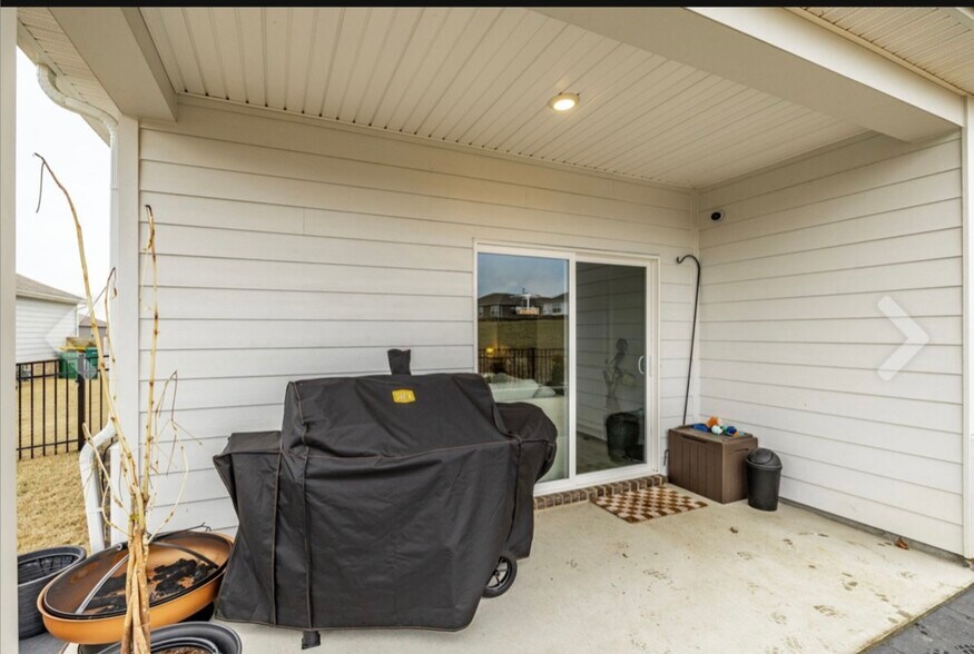 Building Photo - 7355 Lang Ave