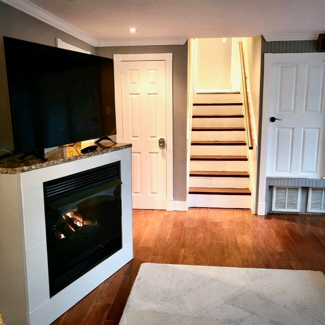 Building Photo - 202 Edgewater Dr