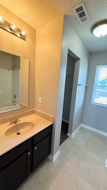 Building Photo - SOUTHEAST SIDE NEWER 4BR/2.5BA HOME AVAILABLE NOW!