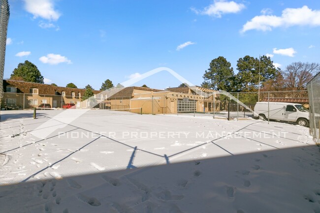 Building Photo - Gorgeous Condo with Central AC and Balcony