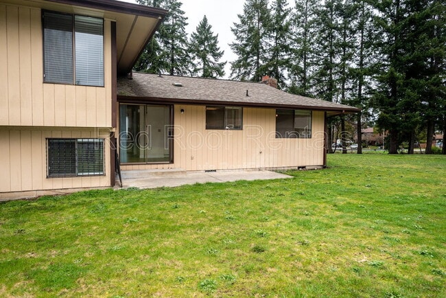 Building Photo - 1418 Tule Lake Dr S