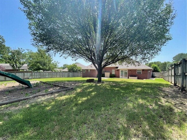 Building Photo - 2770 N Ashbrook Dr