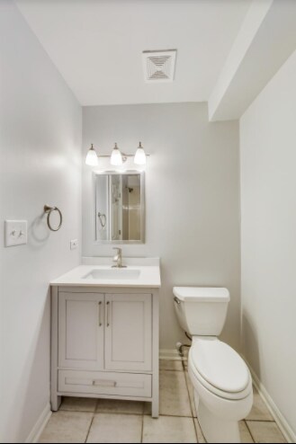 Building Photo - 2817 N Damen Ave