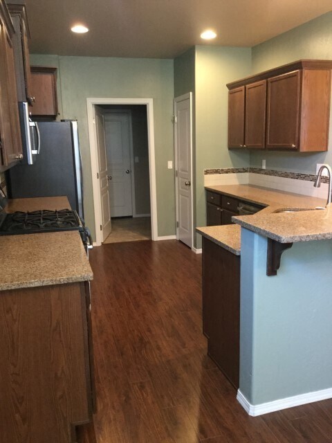 Building Photo - Beautiful 3 bedroom, 2.5 bath in the  Hampton Place/Candlewood Estates!