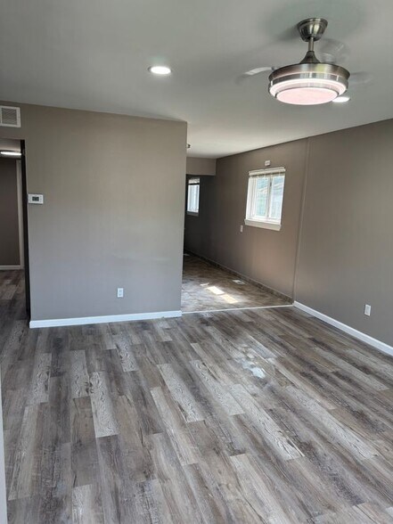 Building Photo - 8220 Lozier Ave
