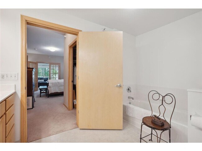 Building Photo - 2405 39th Ave NE