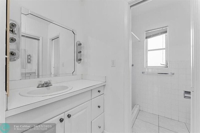 Building Photo - 9089 Thunderbird Dr