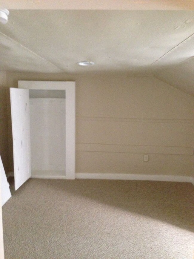 Building Photo - 344 S Queen St