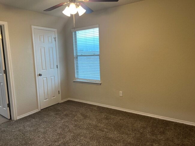 Building Photo - Luxury Two Story  3/2.5 Duplex in Seguin, ...