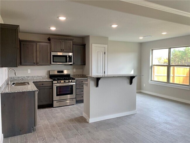 Building Photo - 432 Red Robin St