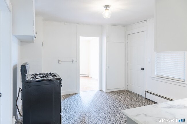 Building Photo - 84 Front St