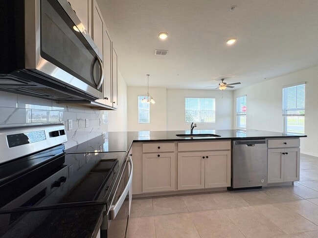 Building Photo - Newly Built, Water View, Luxury Executive ...