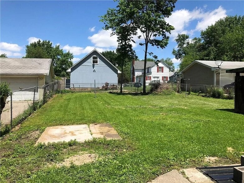 Building Photo - 816 Grandview Ave