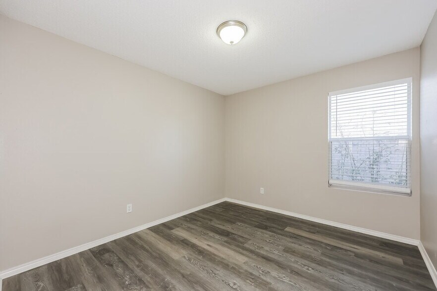 Building Photo - 8757 Garden Springs Dr