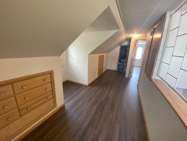 Building Photo - 5 Bedroom by NDSU!!