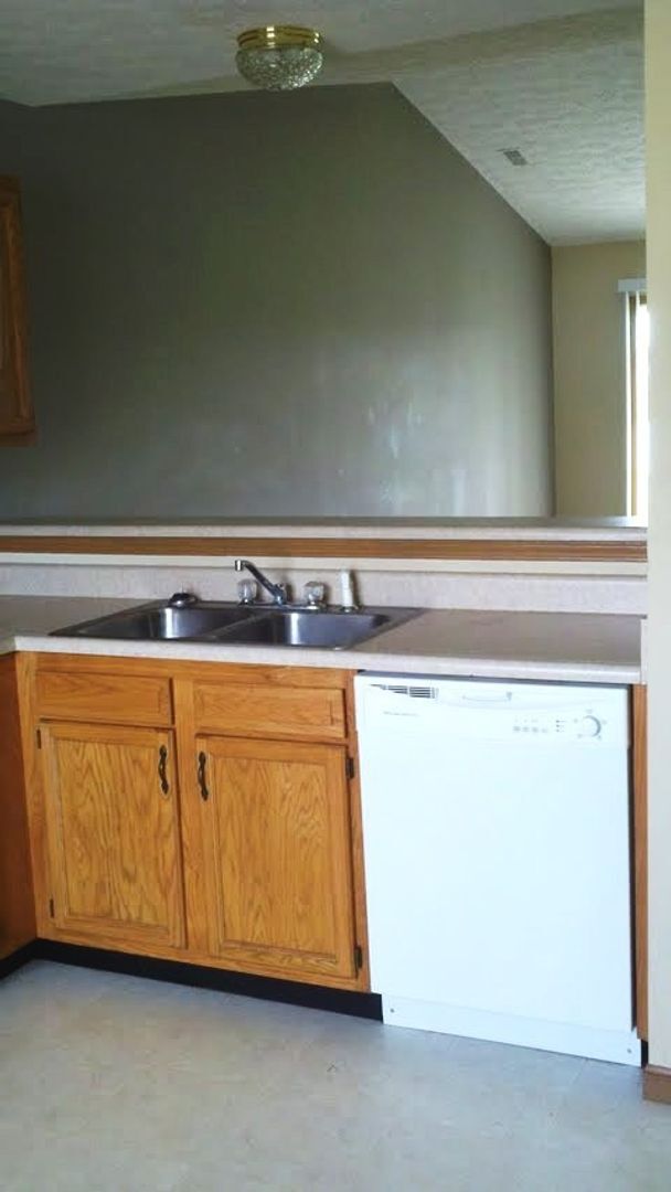Building Photo - Spacious 3-Bedroom, 2-Bathroom Duplex with 2-Car Garage!