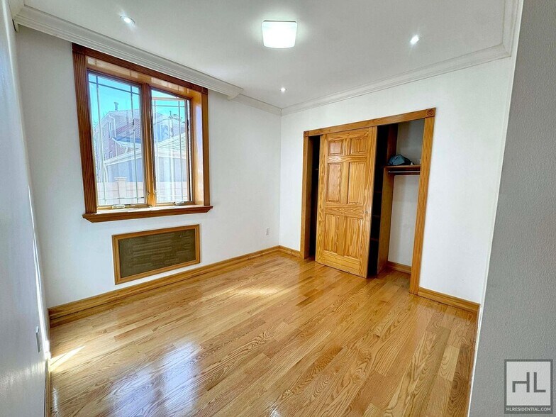 Building Photo - 172 STREET