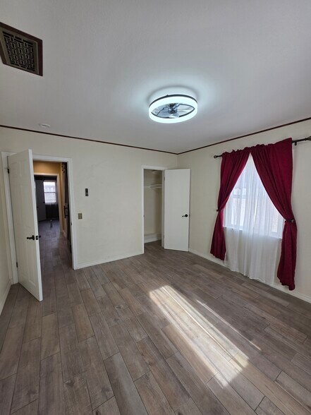 Building Photo - 18822 Hart St